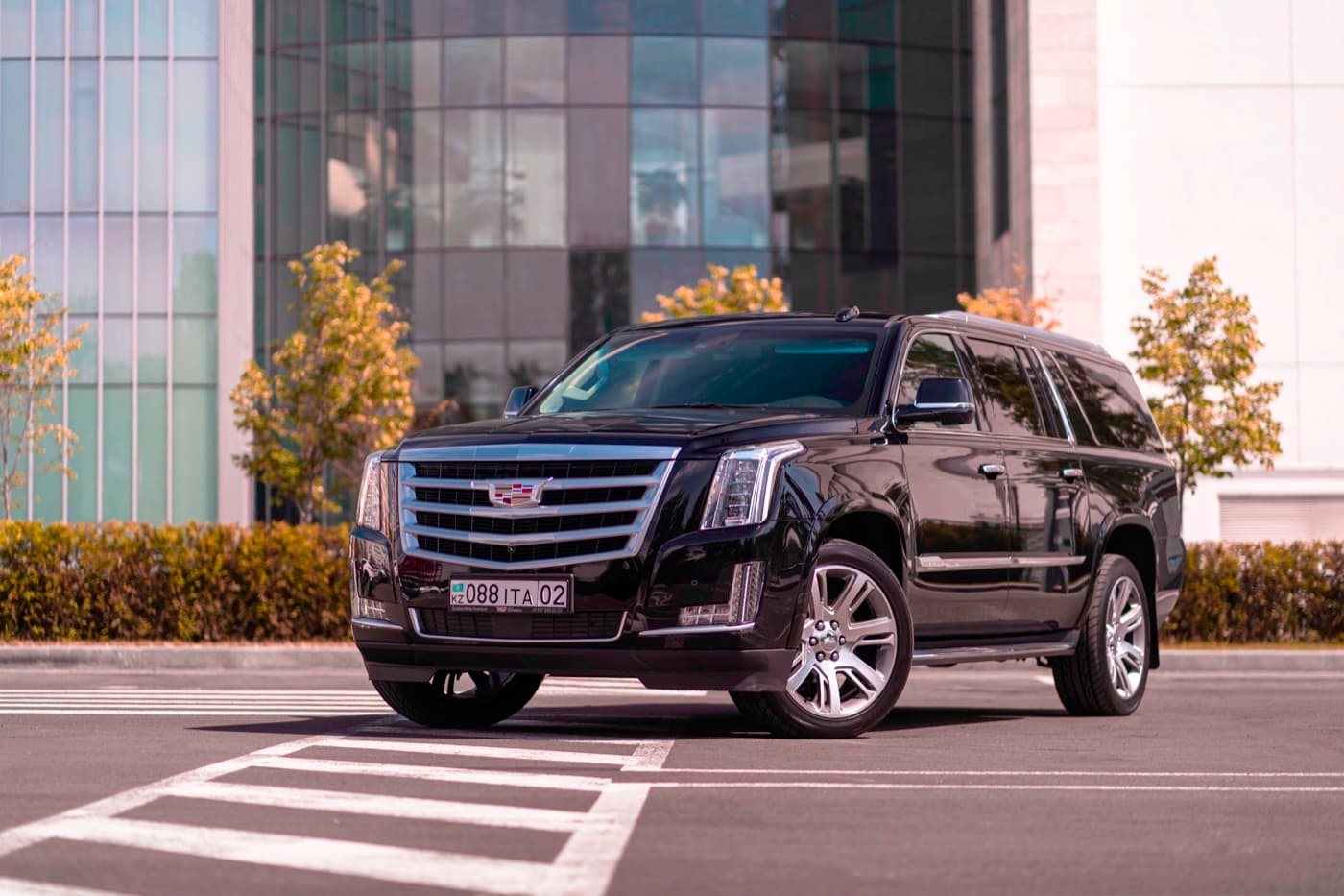 Cadillac Escalade — авто с водителем в Алматы
