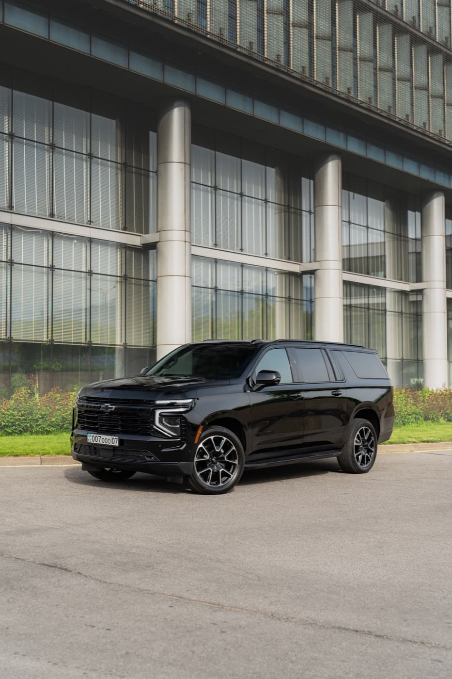Chevrolet Suburban — авто с водителем в Алматы